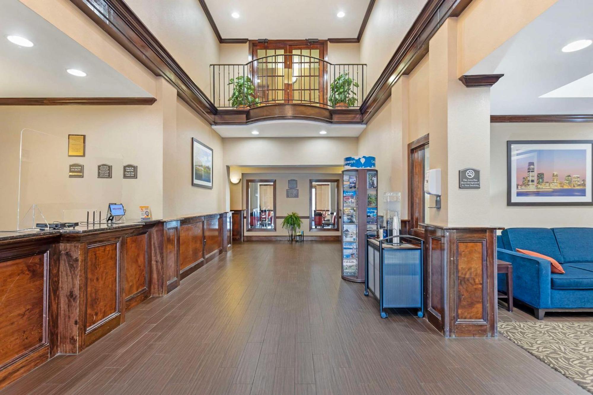 Comfort Inn & Suites Carneys Point Экстерьер фото